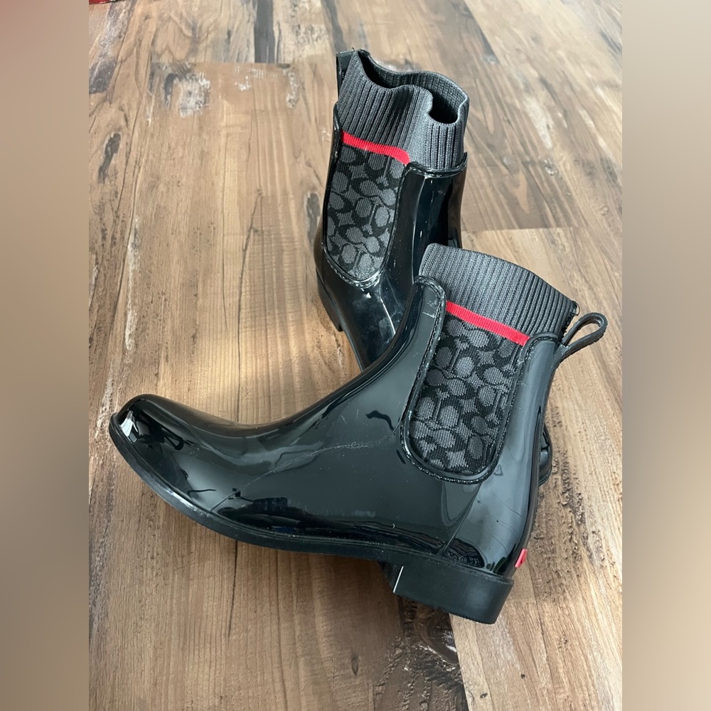 Coach Women’s 7 Rivington Rain Booties Black Rubber Ankle Boots Red Logo Knit - Picture 2 of 8